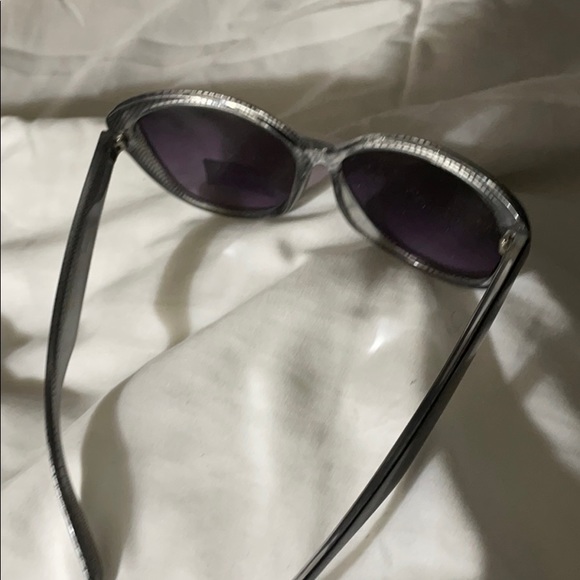 Glasses - Picture 3 of 3